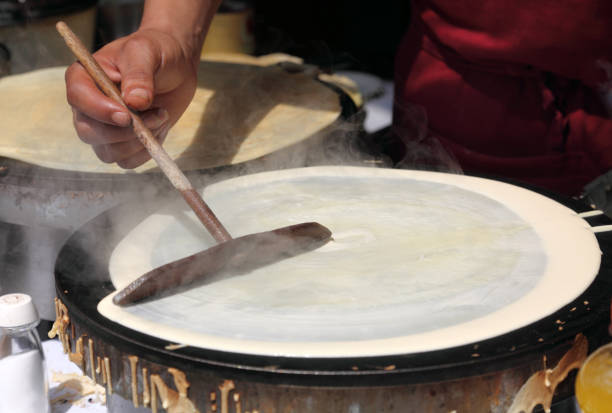 Crêpes sucrées traditionnelles avec garnitures maison chocolat caramel beurre salé